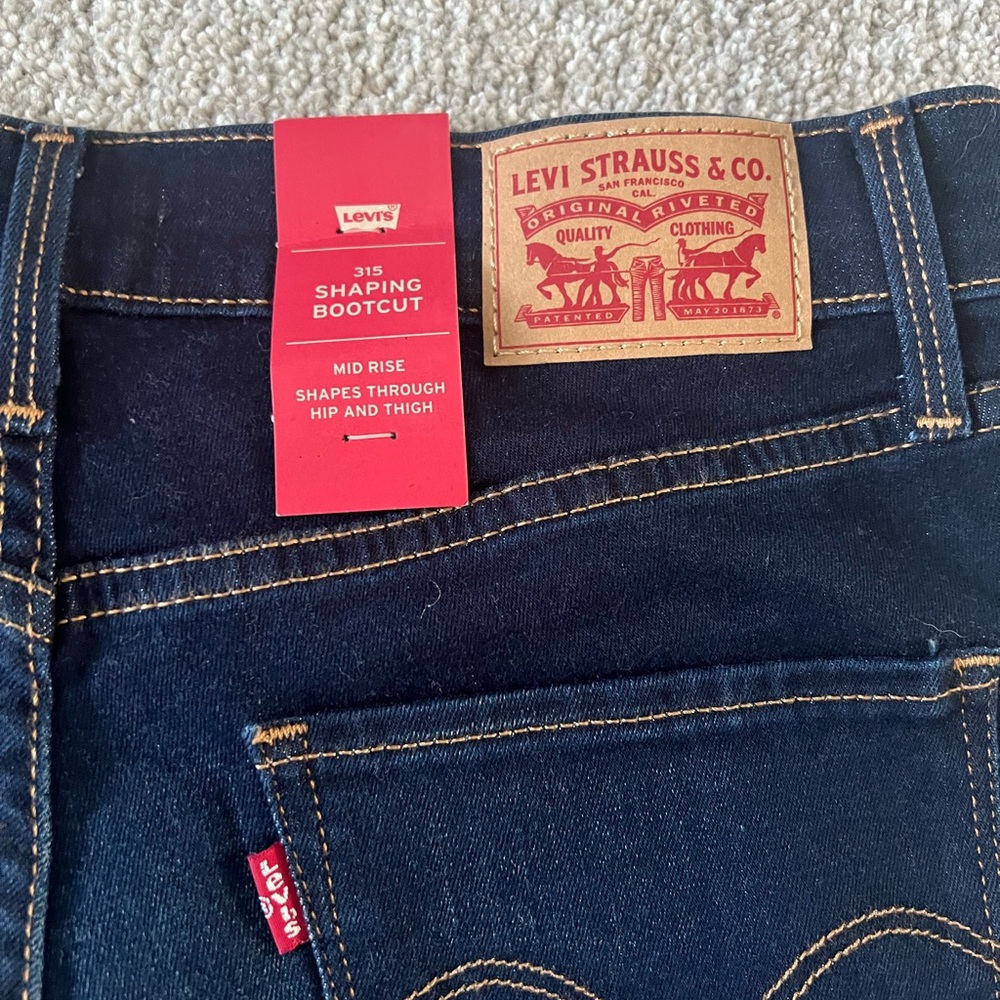 New with tags never worn Womens Levi’s 315 bootcut jeans